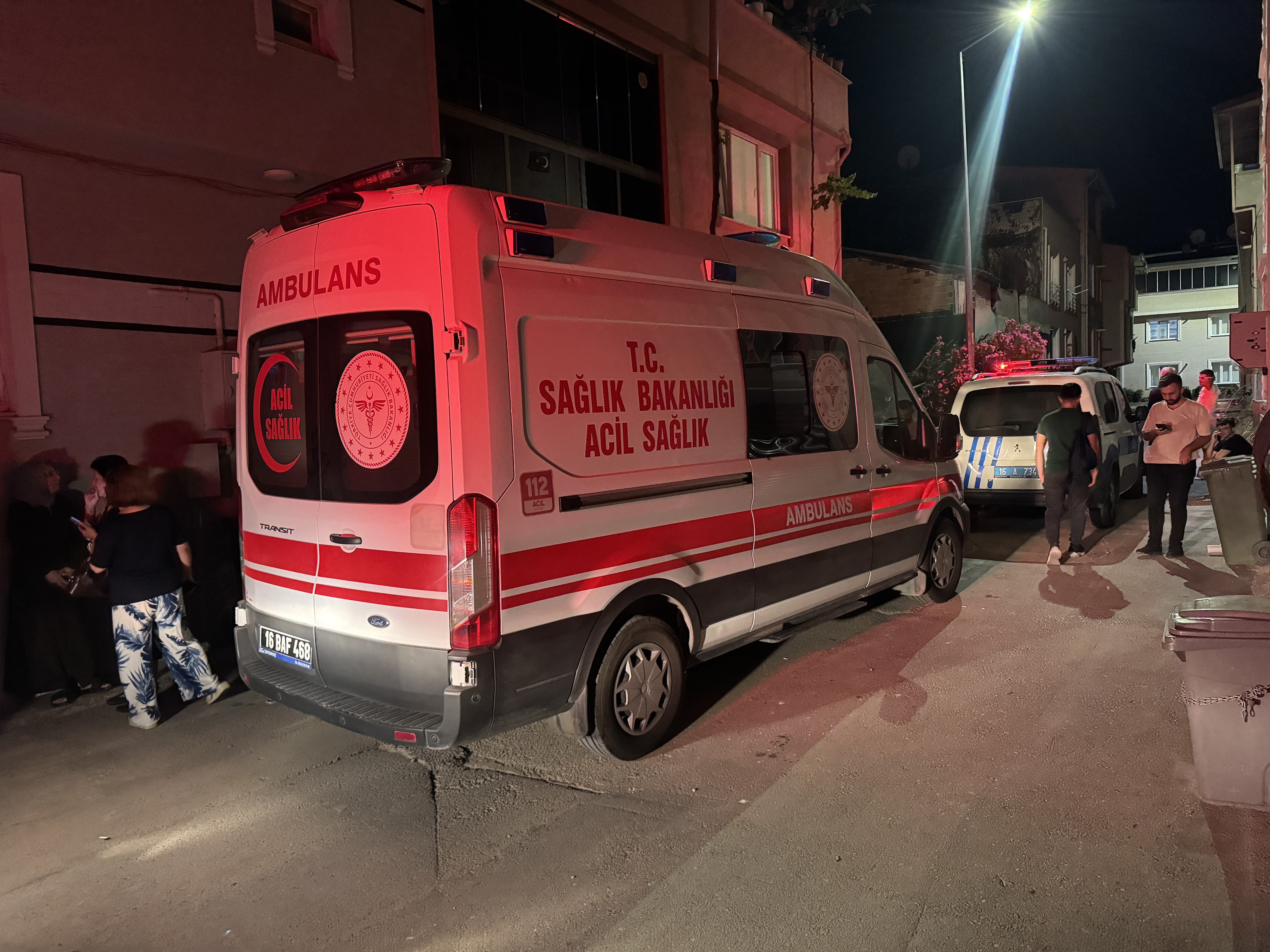 Bursa'da dördüncü kattaki evinin balkonundan düştüğü iddia edilen 35 yaşındaki
