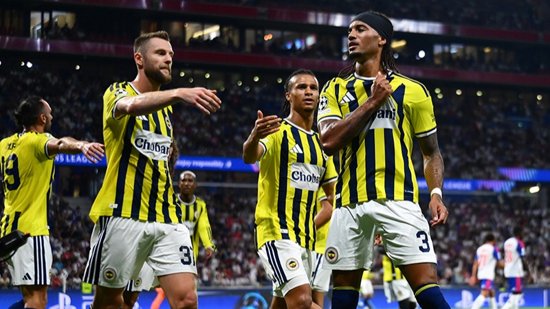 Fenerbahçe, UEFA Şampiyonlar Ligi play-off turu rövanşında Lyon'u mağlup etti
