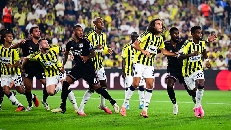 UEFA Şampiyonlar Ligi play-off turu rövanşında Lyon ile Fenerbahçe karşı