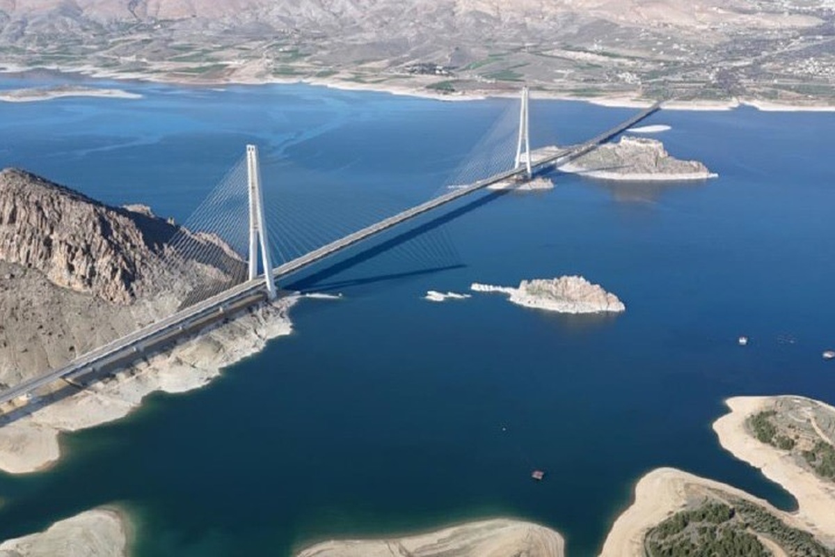 Elazığ ile Tunceli’yi kesintisiz kara yoluyla bağlayacak Pertek Köprüsü'nün Yatırım