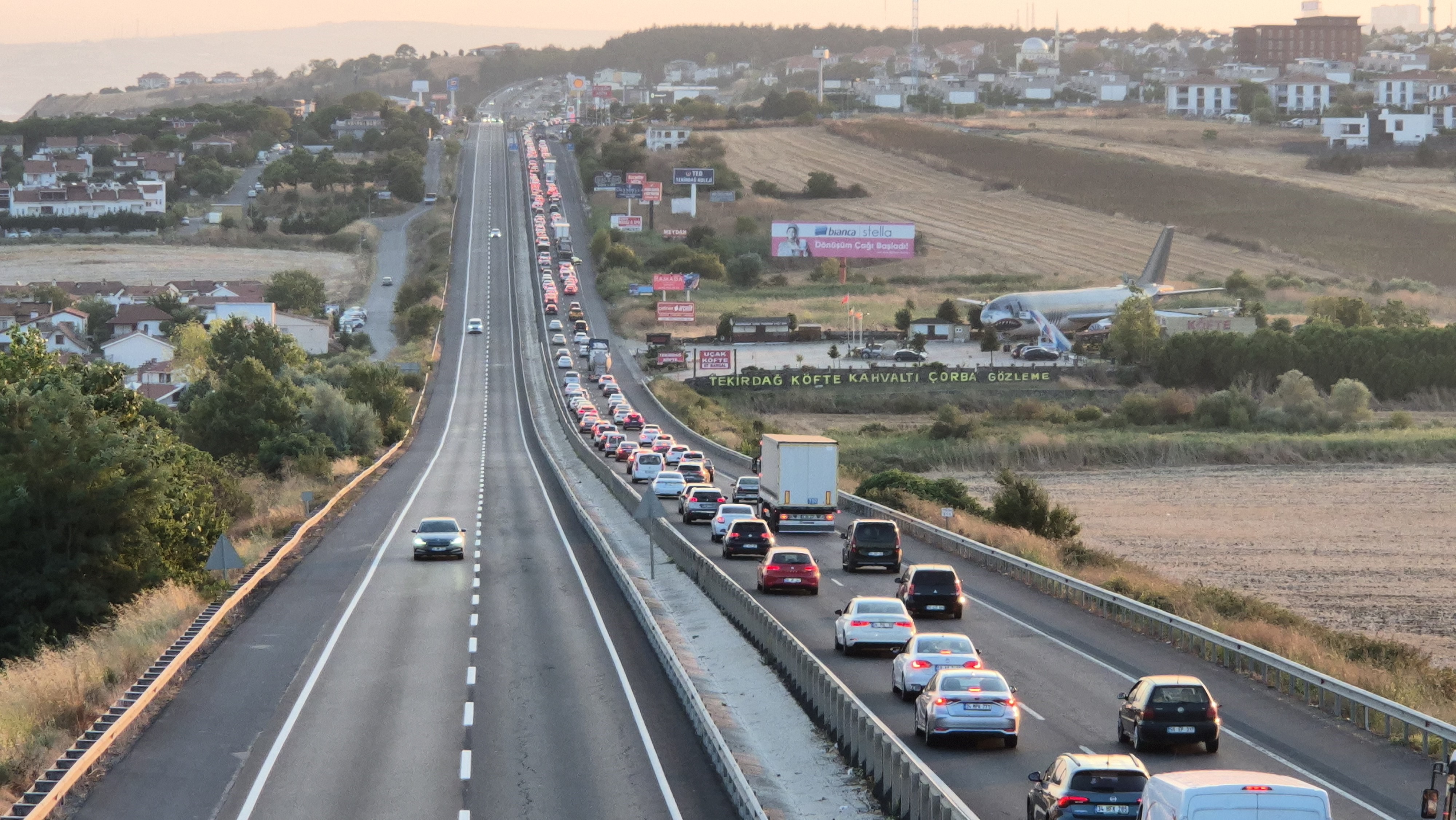 Hafta sonunu Tekirdağ ile Trakya'daki turizm bölgelerinde geçirmek isteyenler, İstanbul-Tekirdağ