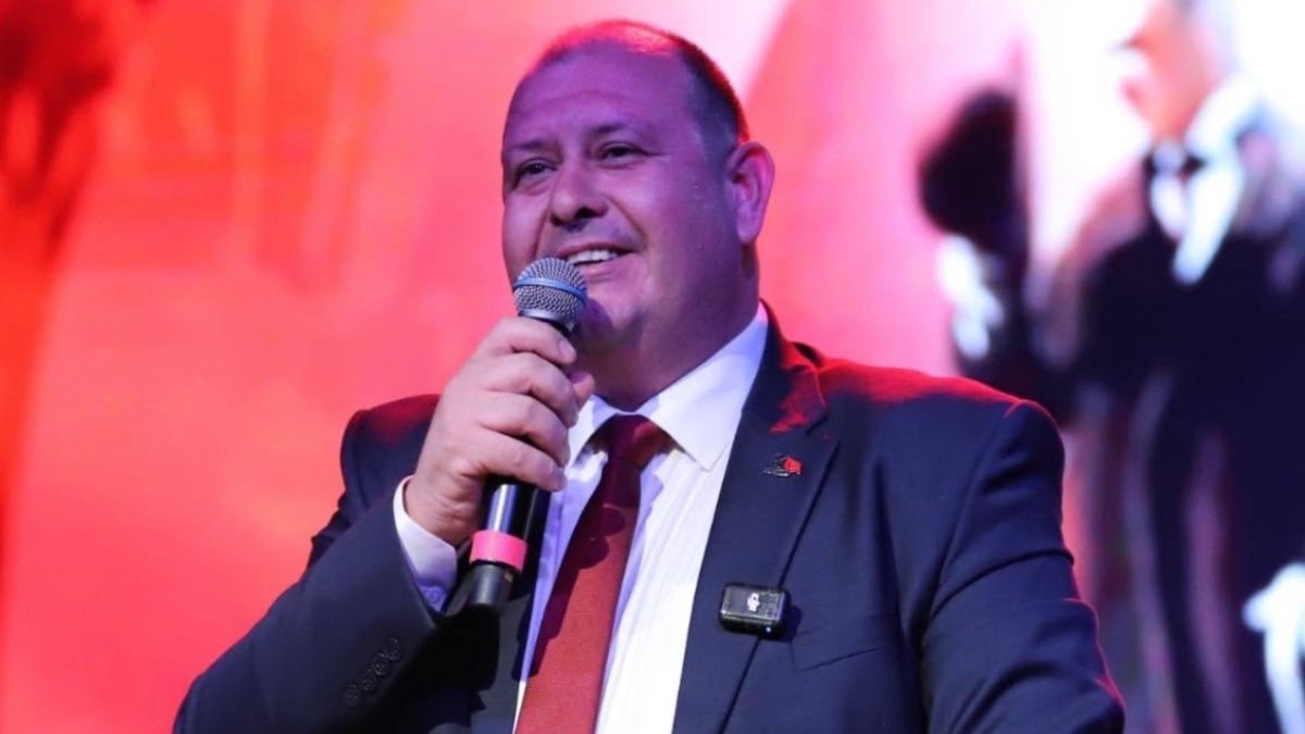 Yolsuzluk' soruşturması kapsamında gözaltına alınan İzmir Menderes Belediye Başkanı İlkay