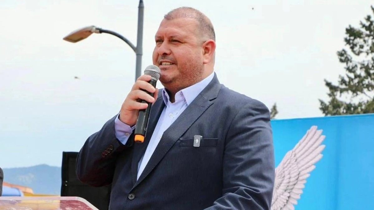 İzmir'de Menderes Belediyesi'ne yönelik rüşvet ve irtikap soruşturmasında gözaltına alınan