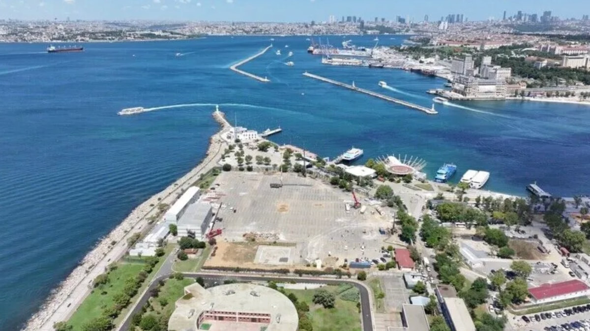 Kadıköy Rıhtımı'nda inşa edilmesi planlanan cami projesine yönelik bazı grupların