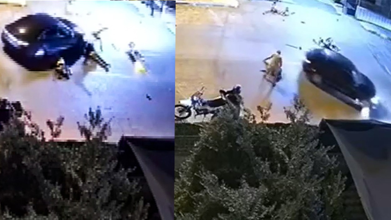 Otomobilin çarptığı motosikletteki 4 kişiden 3'ü yola savruldu. Kaputa düşen