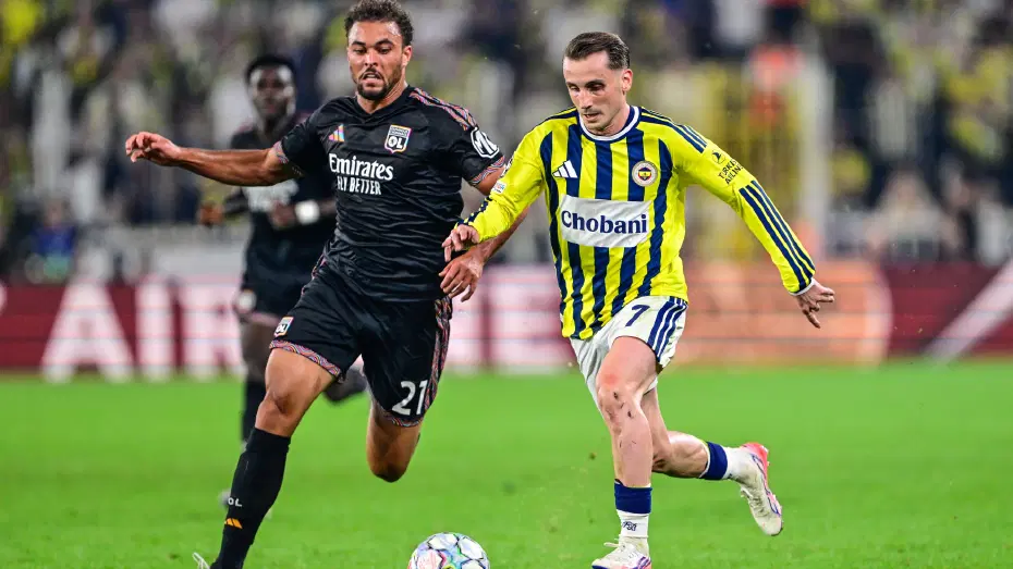 Fenerbahçeli Aktürkoğlu geçirdiği kafa travması sonrası hastaneye kaldırılmıştı. Aktürkoğlu, tedavi