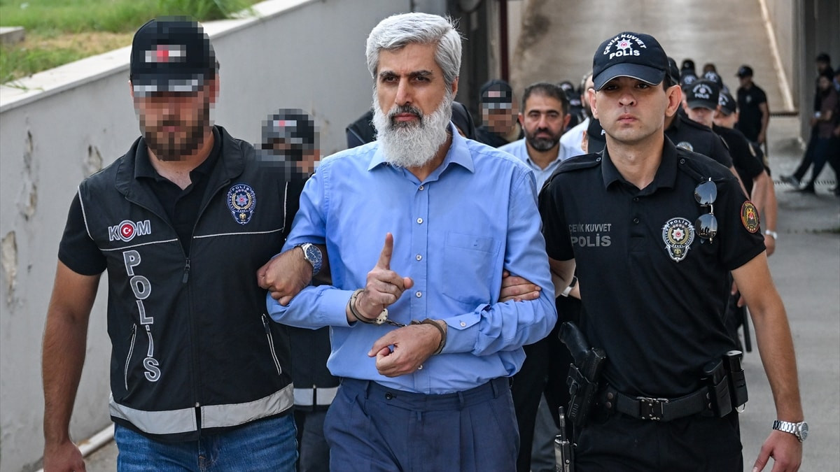 Adana'da ‘Alparslan Kuytul Suç Örgütü'ne yönelik soruşturma kapsamında gözaltına alınan