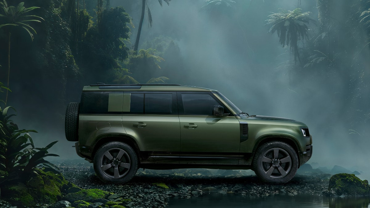 Jaguar Land Rover, kısıtlı bütçesi nedeniyle tam elektrikli Defender modelinin
