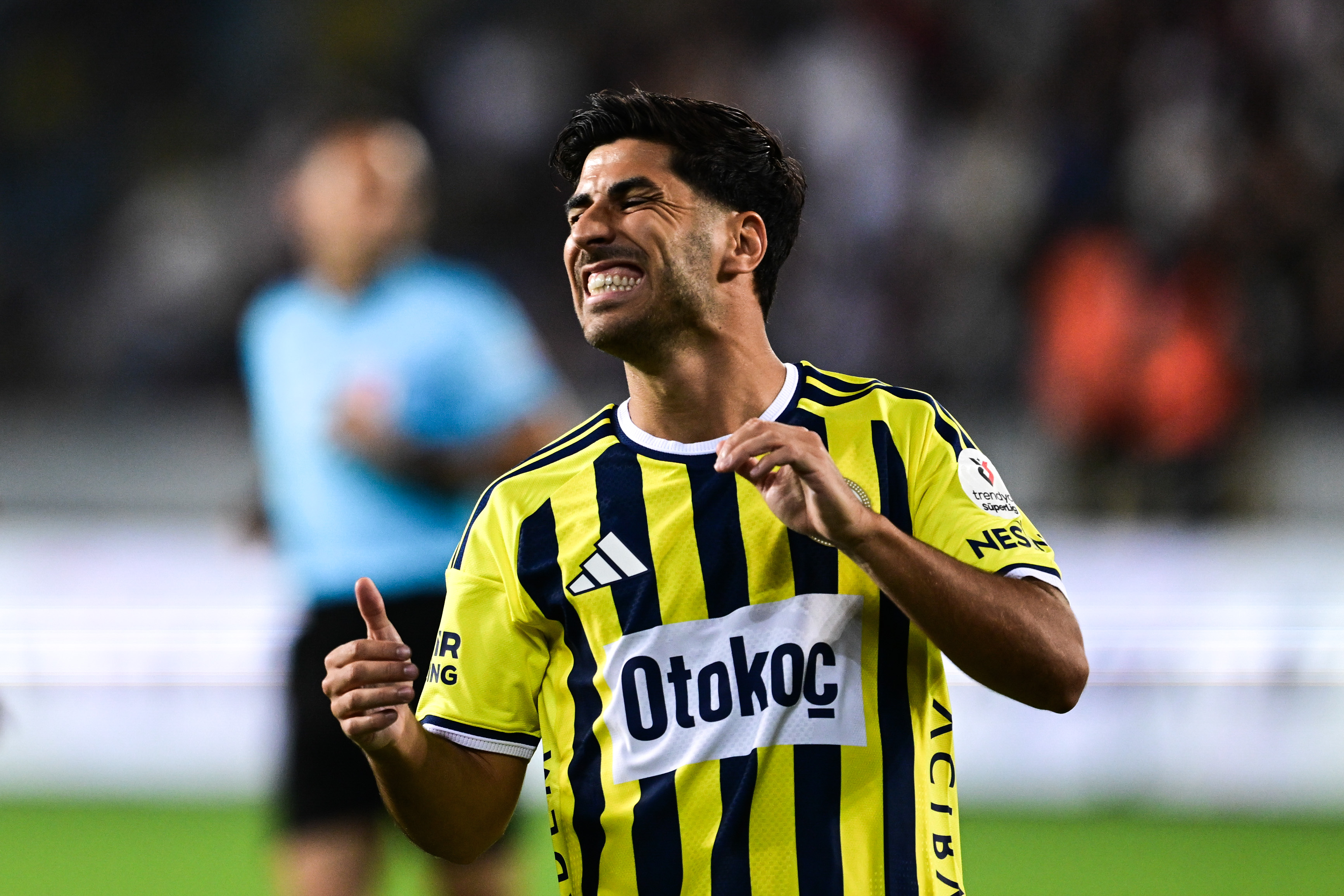 Fenerbahçe'nin yıldız futbolcusu Marco Asensio, sosyal medyadan dikkat çeken bir