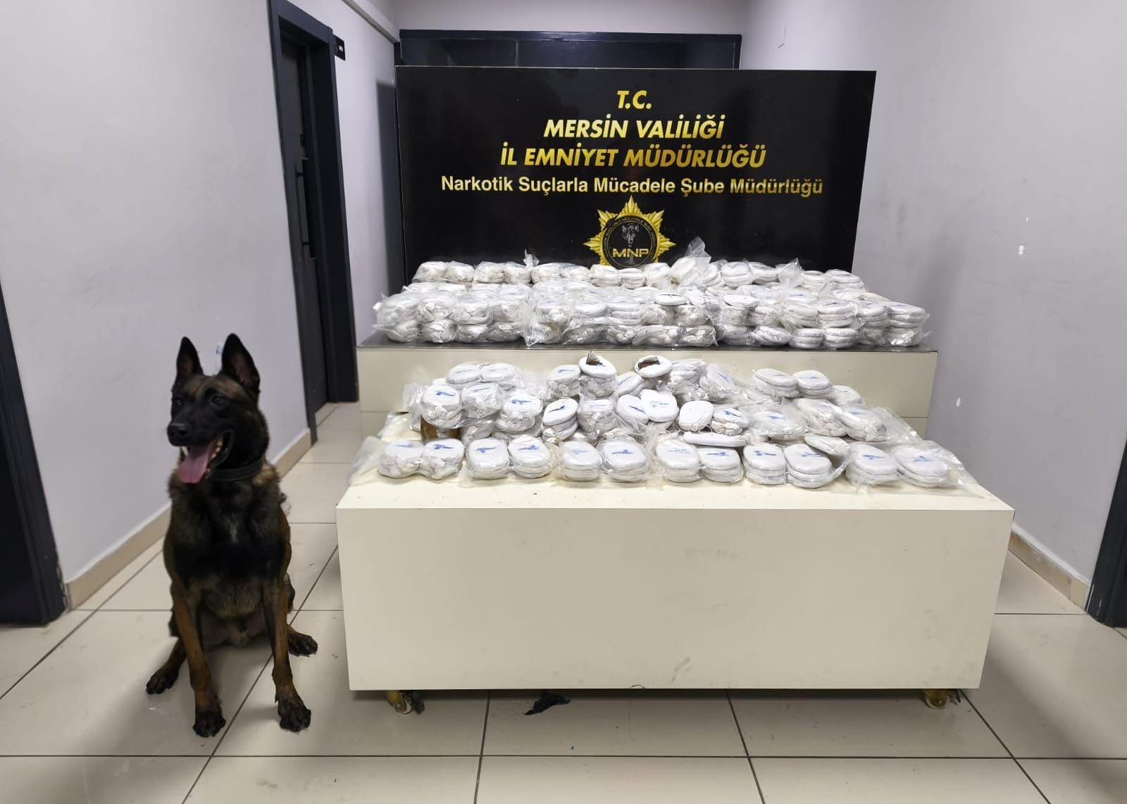 Mersin Limanı’na gelen konteynerin soğutucu motorunda 3 kilo 490 gram