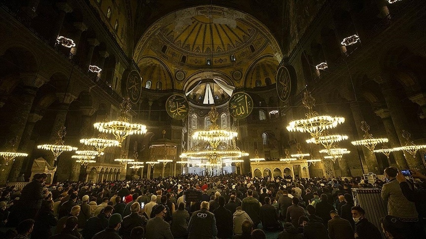 İslam aleminde Peygamber Efendimiz Hz. Muhammed’in (s.a.v.) dünyaya teşrif ettiği