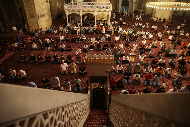 İslam alemi, bu gece Peygamber Efendimiz Hz. Muhammed’in (s.a.v.) dünyaya