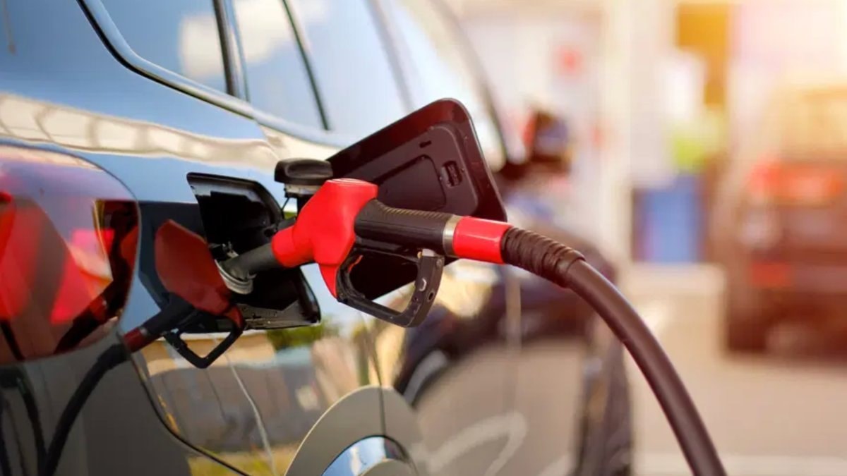 Milyonlarca araç sahibini ilgilendiren motorin düzenlemesinde kritik aşamaya gelindi. Hazine