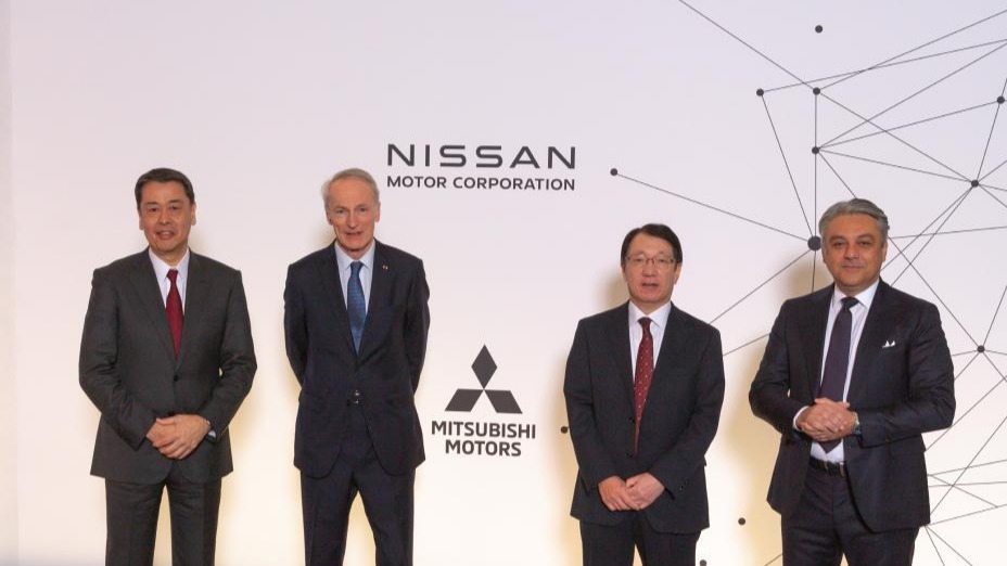 Nissan'ın Avustralya'da Mitsubishi tabanlı bir pick-up çıkarmasının ardından, Mitsubishi de