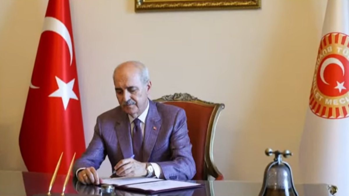 Terörsüz Türkiye sürecine ilişkin hazırlanan 'çerçeve yasa' Meclis'te imzaya açıldı.