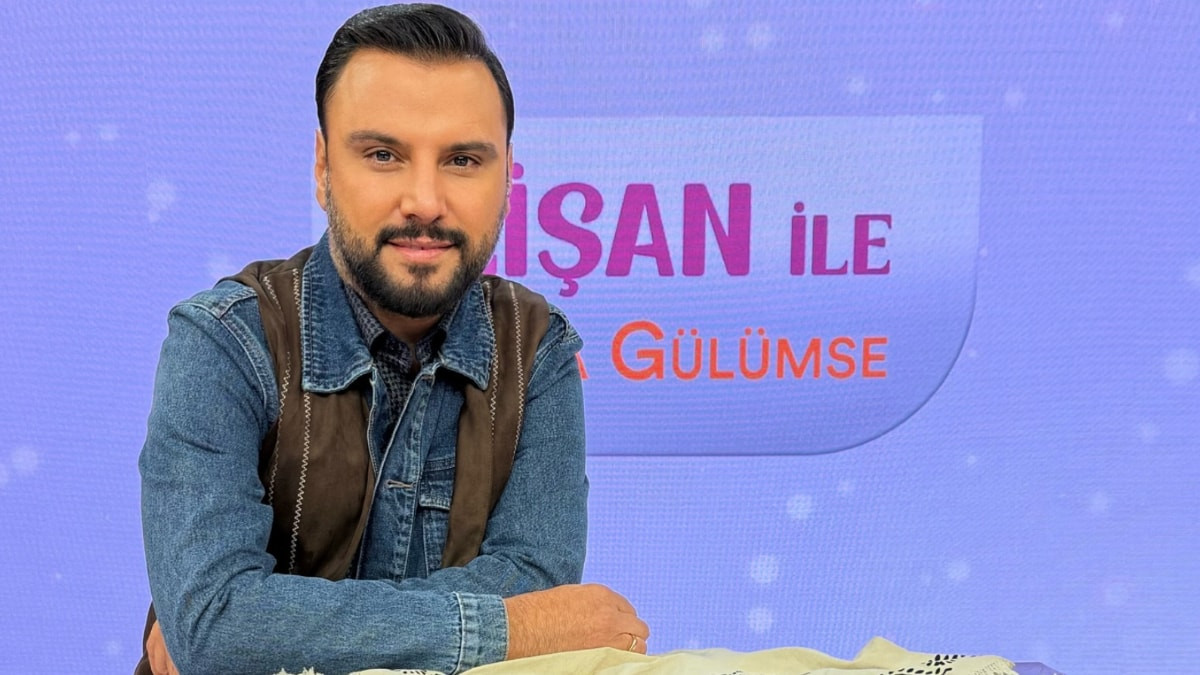 İzmir Çeşme'de rahatsızlanan oğlu Burak'ı özel bir hastanenin aciline götüren