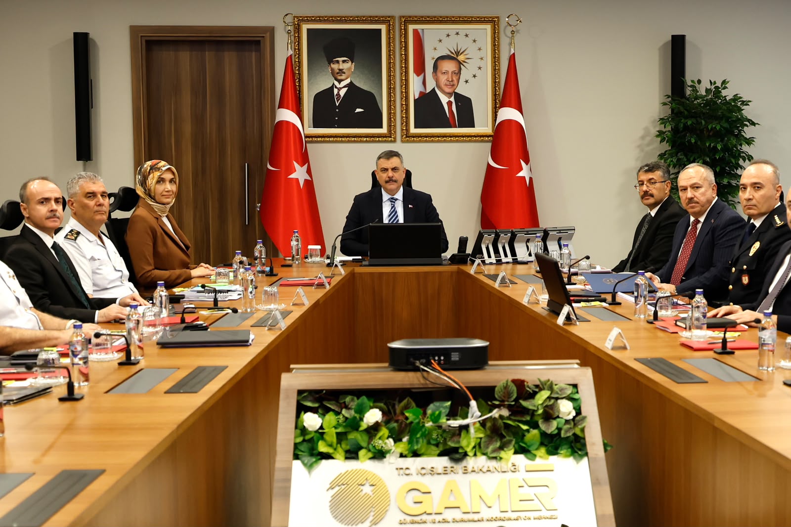 İçişleri Bakanlığı'nda kaçakçılık ve organize suçlarla mücadele konulu güvenlik toplantısı