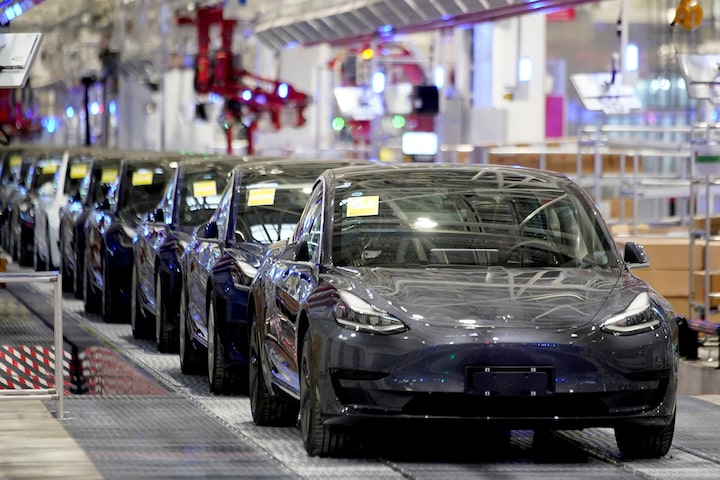 Tesla ve sekiz otomobil üreticisi, acil durumlarda kapıların açılmasının zor