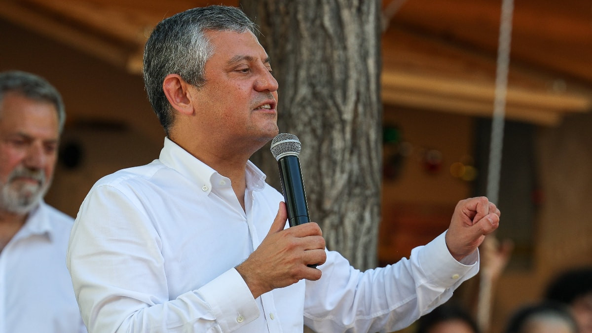 Partisinin genel merkez binasında ilk PM toplantısında konuşan Özgür Özel,