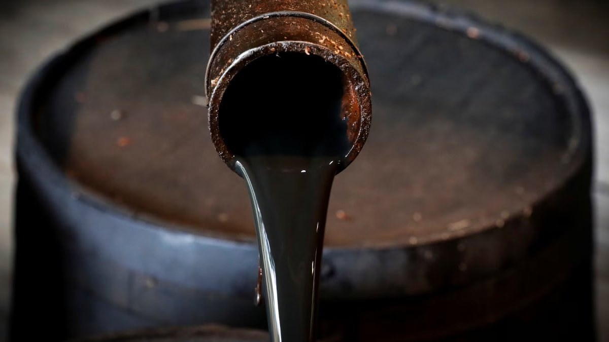 ABD-İran görüşmeleri gündemdeyken petrol fiyatlarındaki düşüş durdu. Petrol fiyatlarında yatırımcılar