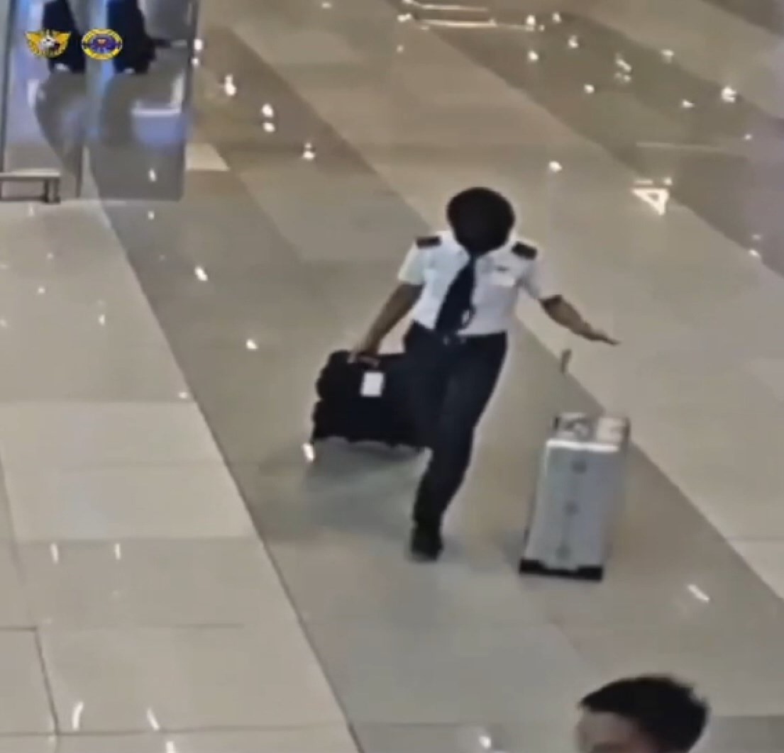 Malezya Airlines'ta görev yapan 39 yaşındaki pilot, Soekarno-Hatta Uluslararası Havalimanı'nda