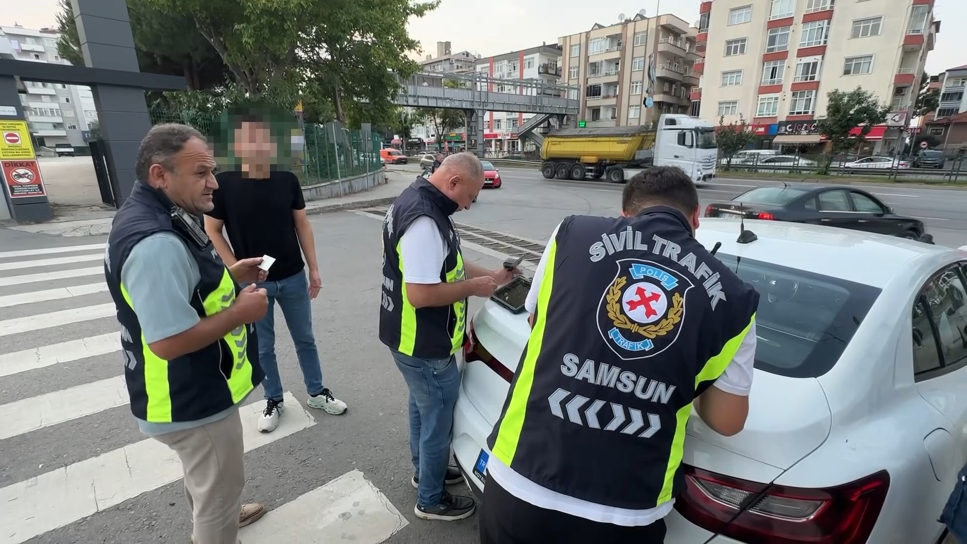Samsun'da yapılan 'korsan taksi' denetiminde 3 sürücüye toplam 300 bin