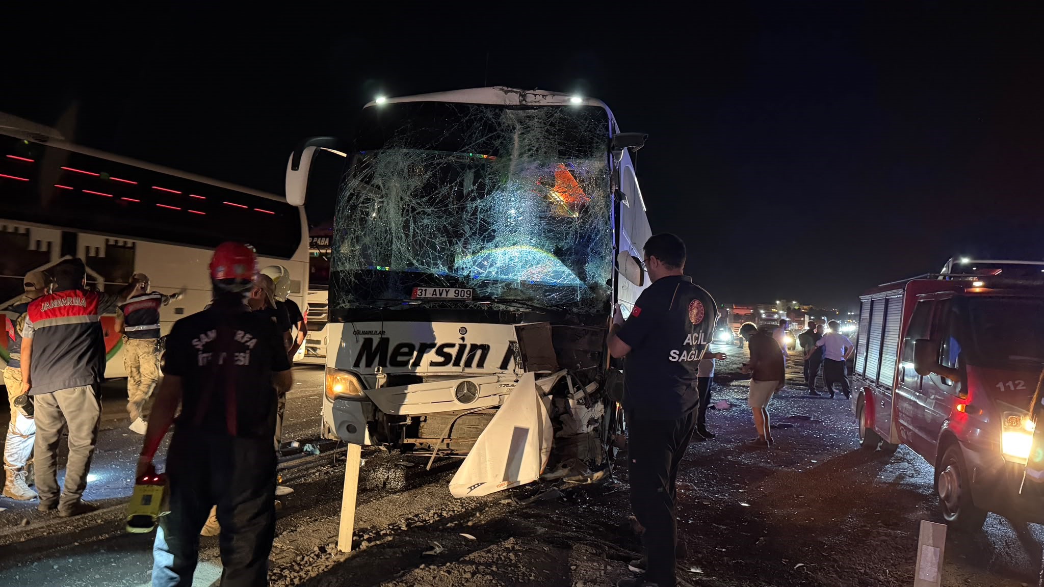 Şanlıurfa'nın Siverek ilçesinde iki yolcu otobüsünün çarpışması sonucu 13 kişi