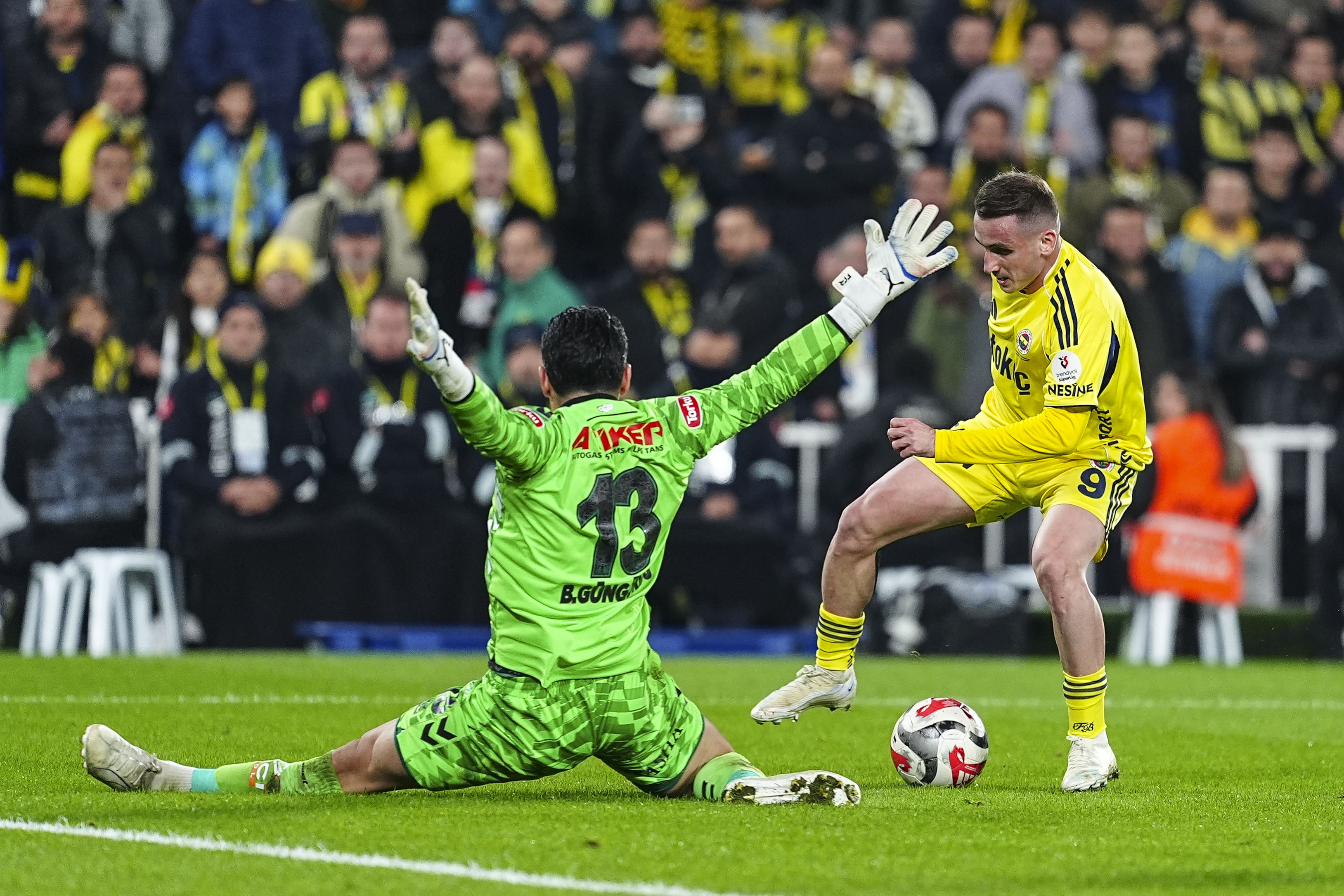 Trendyol Süper Lig'in 2. haftasında Fenerbahçe ile Konyaspor karşı karşıya...