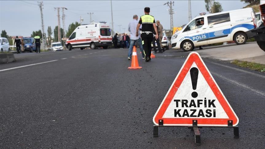 İzmir'in Bayındır ilçesinde yem tankerinin çarptığı Fransa plakalı otomobilin sürücüsü