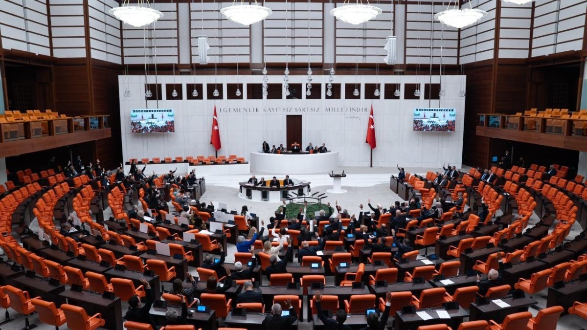Meclis yaz döneminde de yoğun mesaisini sürdürüyor. Bu hafta 18