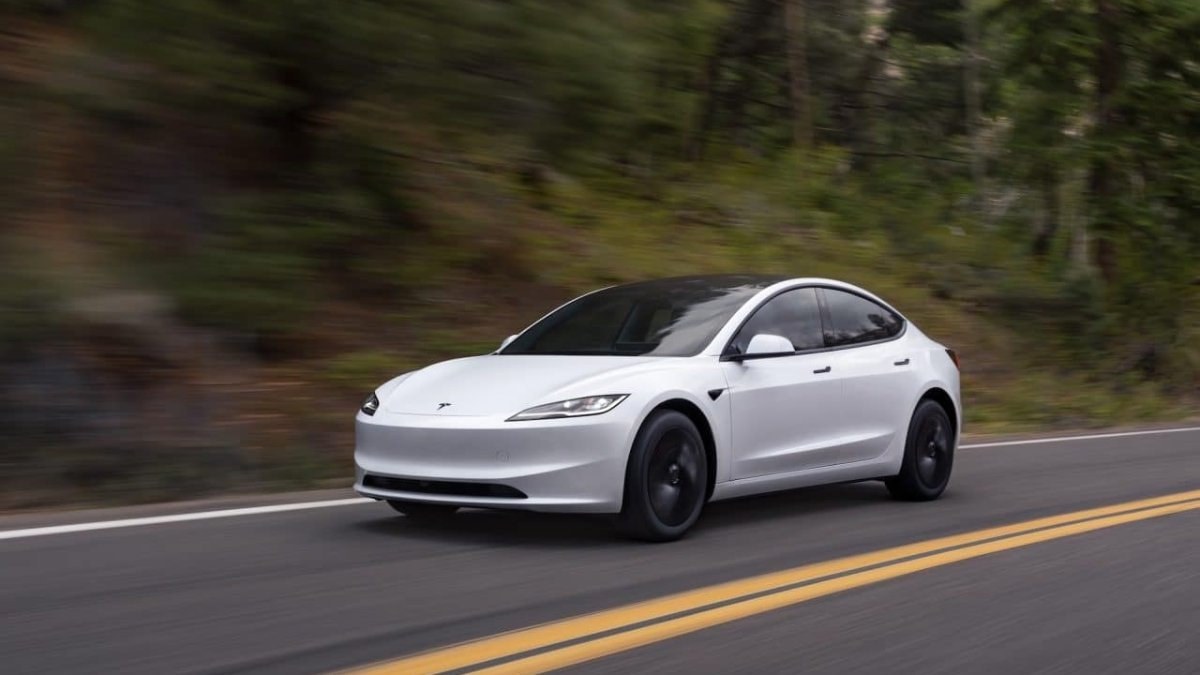 Tesla, ABD'de kısa farların aşırı parlak olması sebebiyle 20 binden