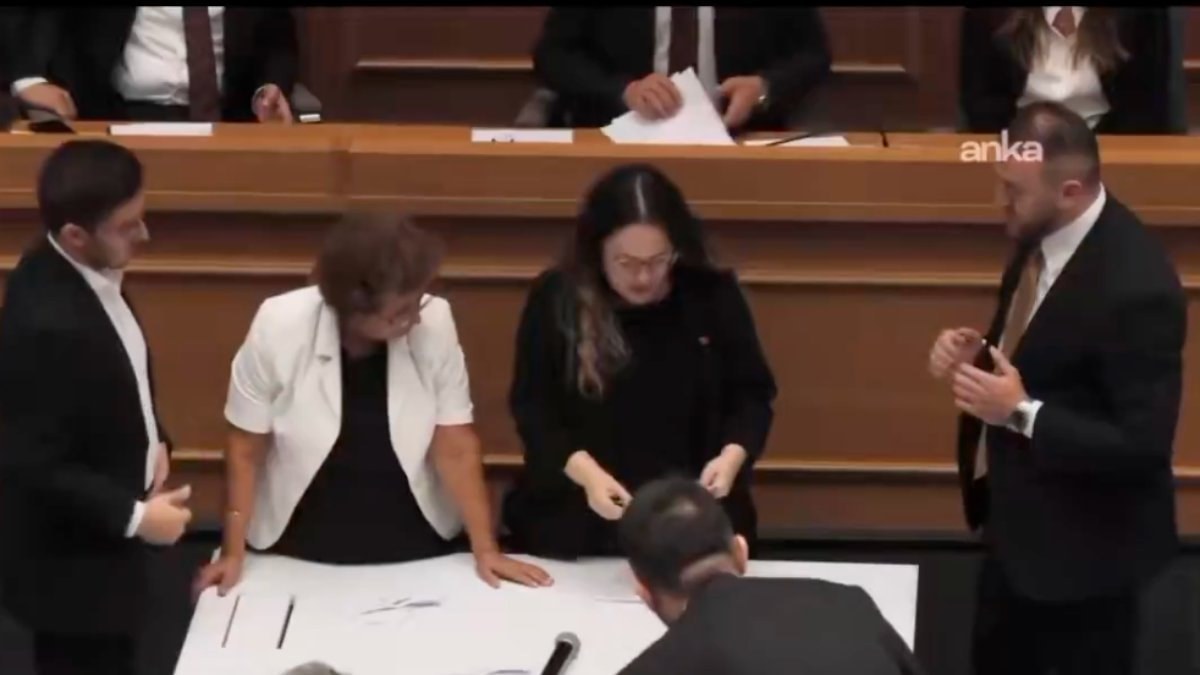 Sinem Dedetaş'ın yerine geçecek başkan vekilinin seçimi sırasında AK Partili