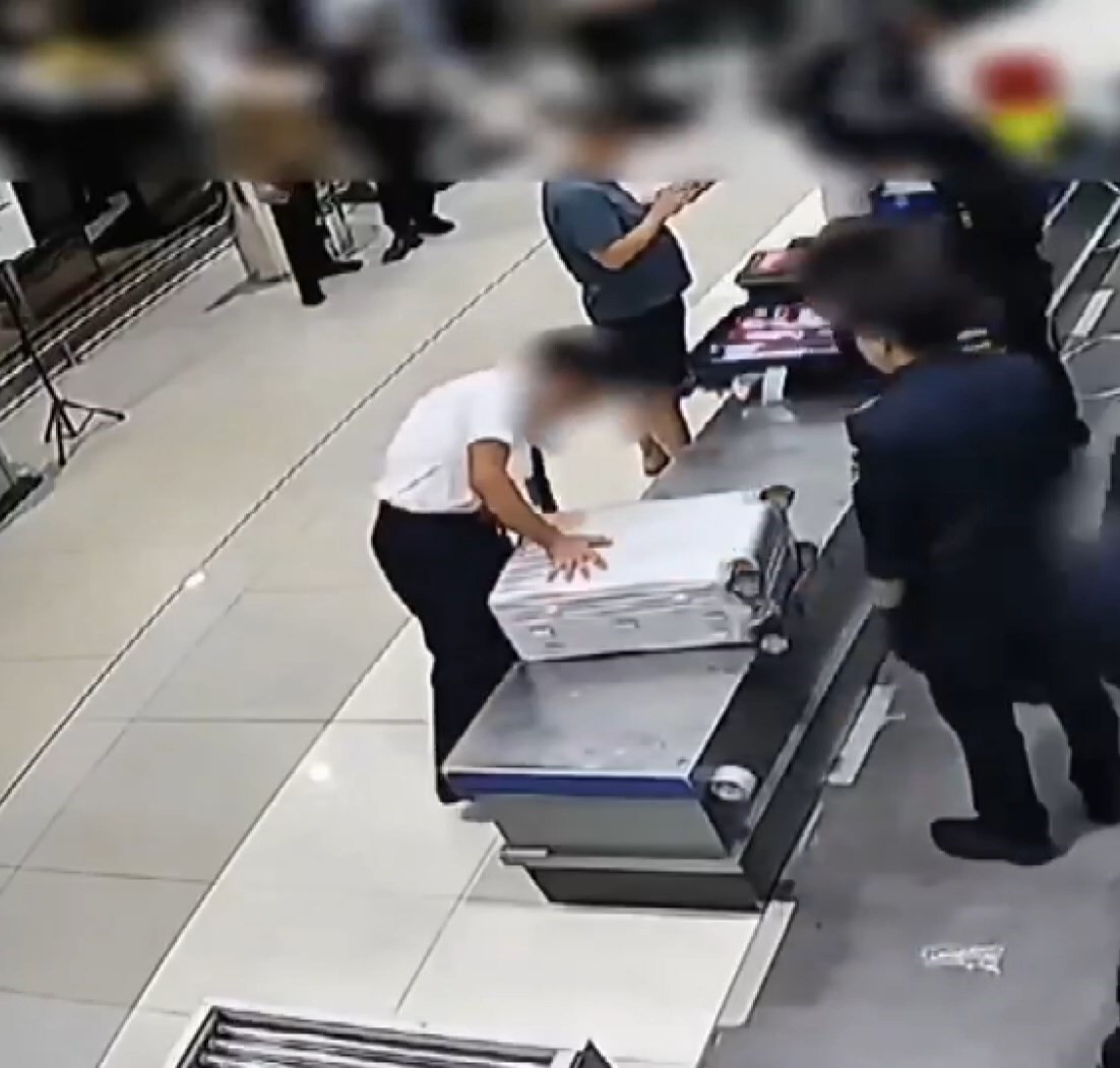 Malezya Havayolları'nın bir pilotu, 26 kilogram uyuşturucuyla yakalanıp tutuklanmıştı. Havayolu,