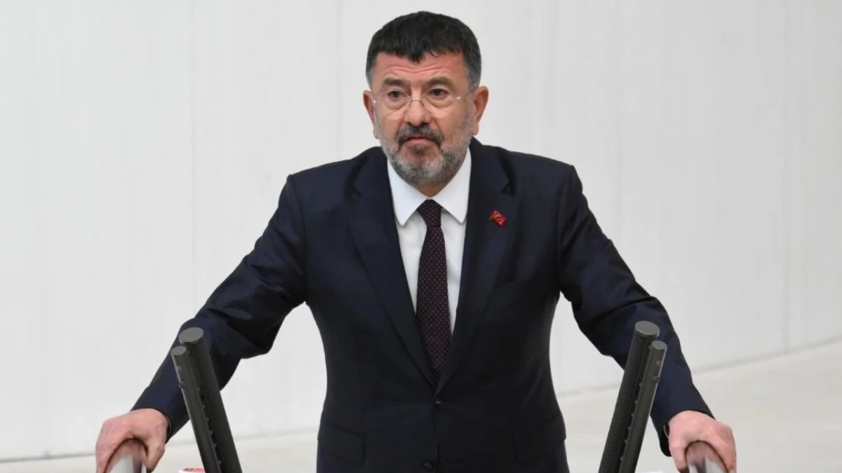İzmir Büyükşehir Belediyesi'ne yönelik yürütülen yolsuzluk soruşturması kapsamında, gözaltına alınan