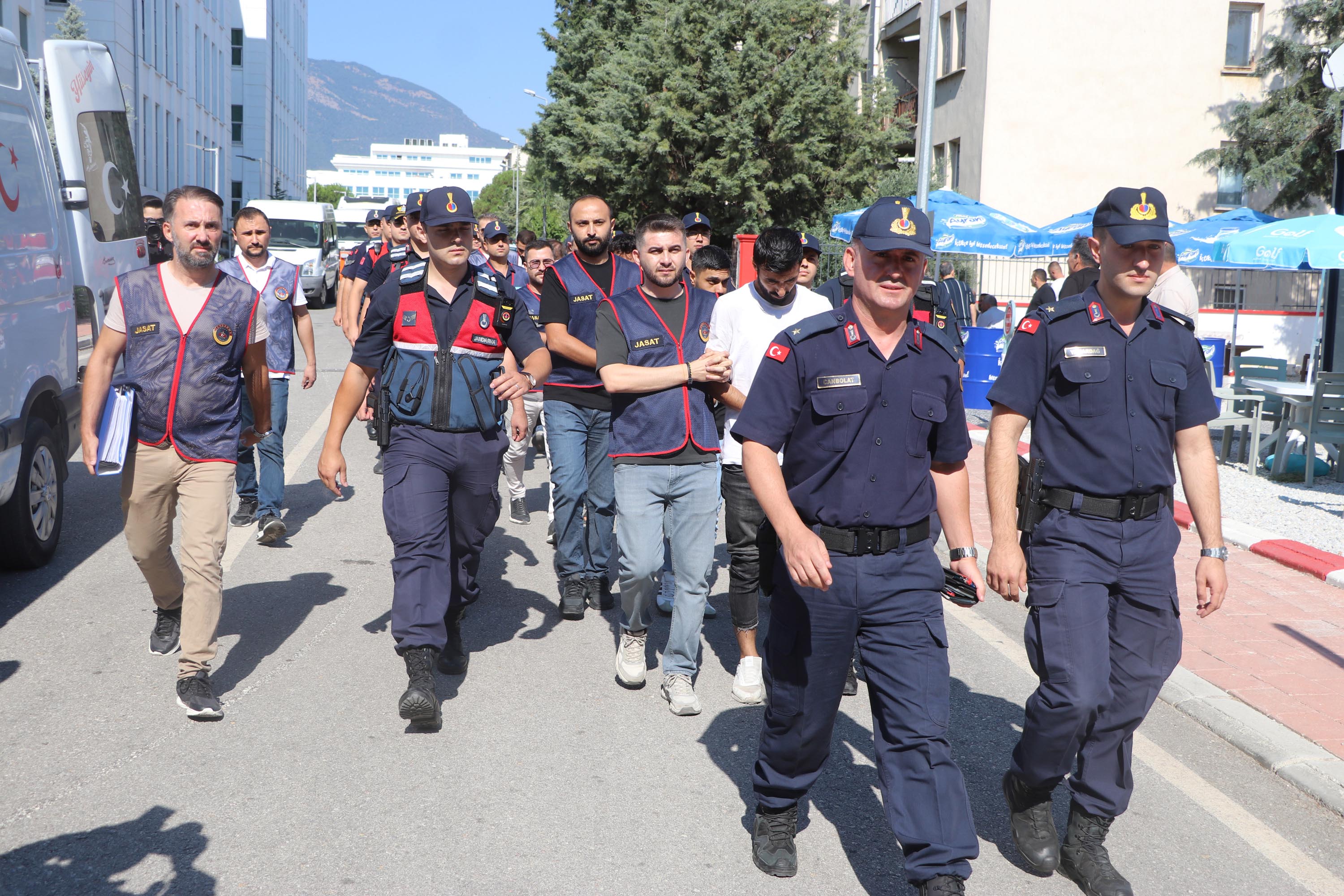 Denizli'de telefonla aradıkları H.K. (81) isimli kadını, kendilerini hakim ve