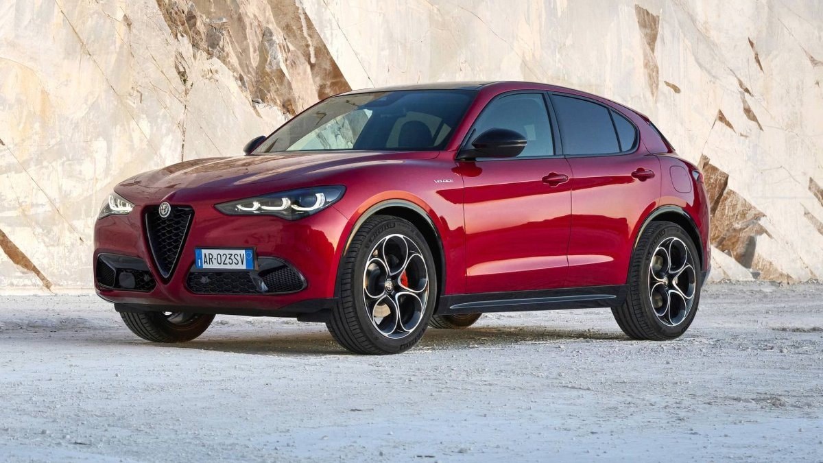 Alfa Romeo, yeni nesil Stelvio SUV modelinin tanıtımını stratejik değişiklikler