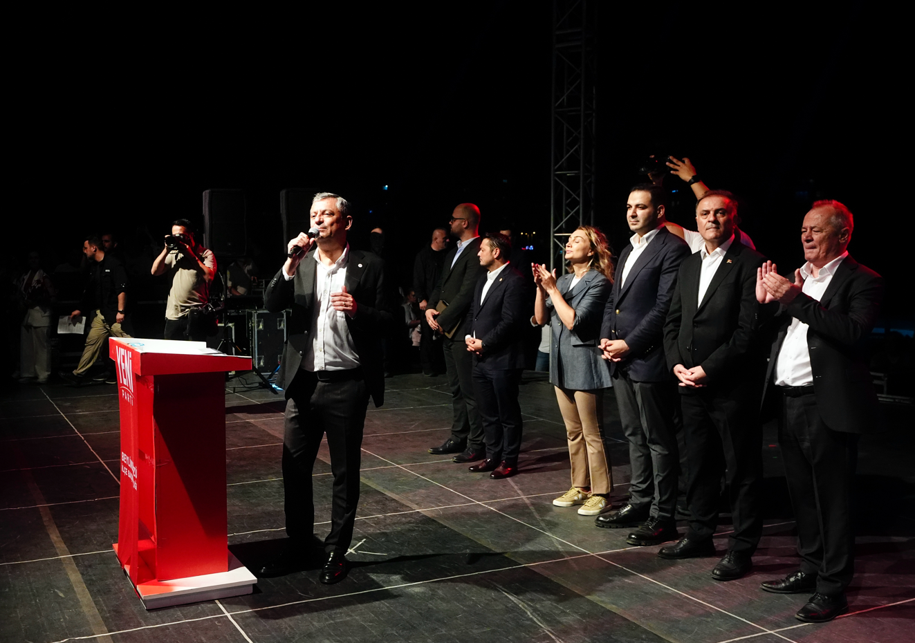 Yeni Parti İstanbul'daki ilk mitingini Beylikdüzü'nde yaptı. Yeni Parti Genel
