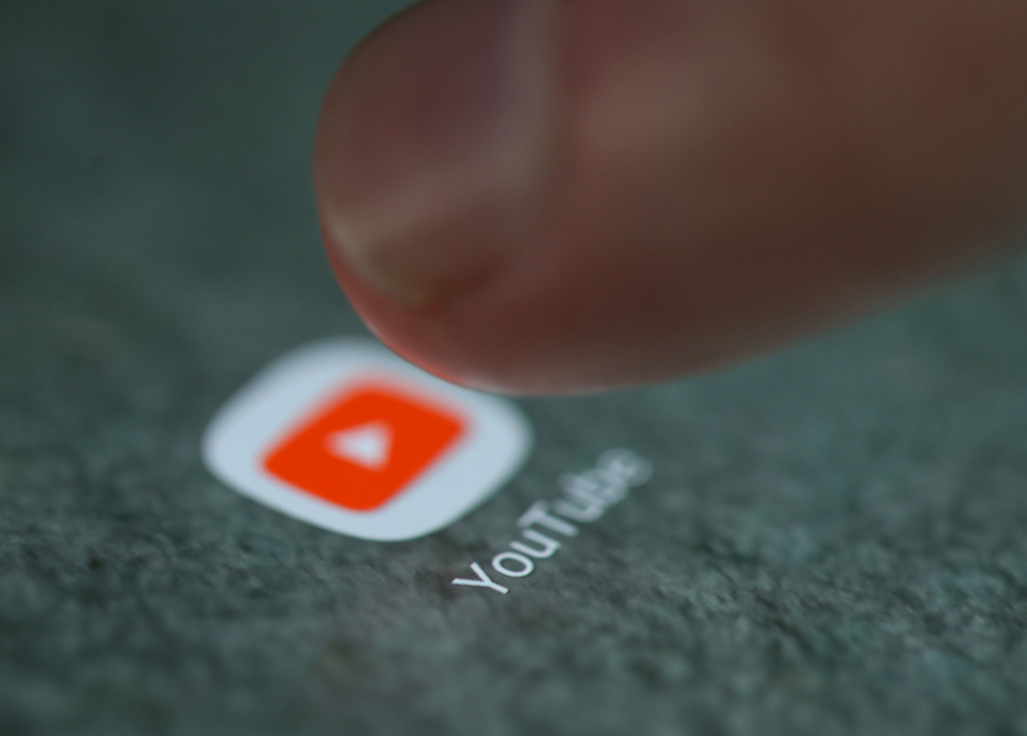 YouTube, içerik üreticilerinin reklam ve Premium abonelik gelirlerinden pay alabilmek