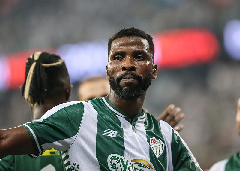 Bursaspor; Esenler Erokspor'a karşı 2 kez öne geçtiği mücadelede 1