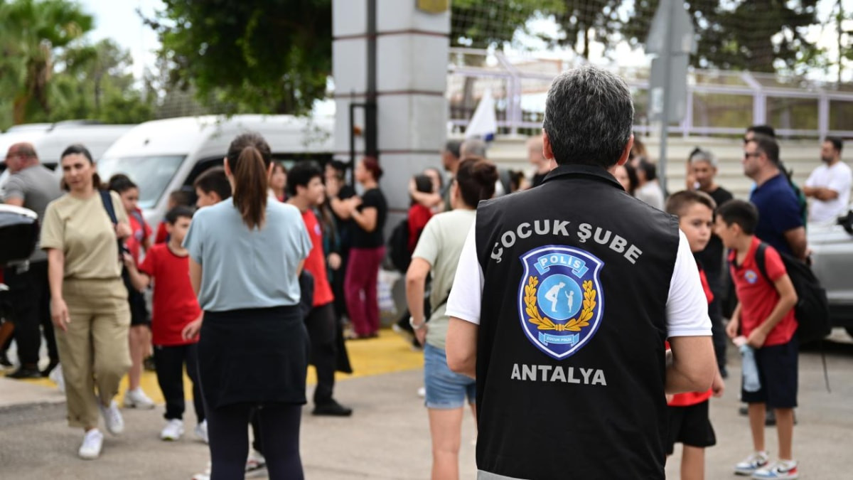 Yaz tatilinin ardından yaklaşık 17 milyon öğrenci bugün okula dönüyor.