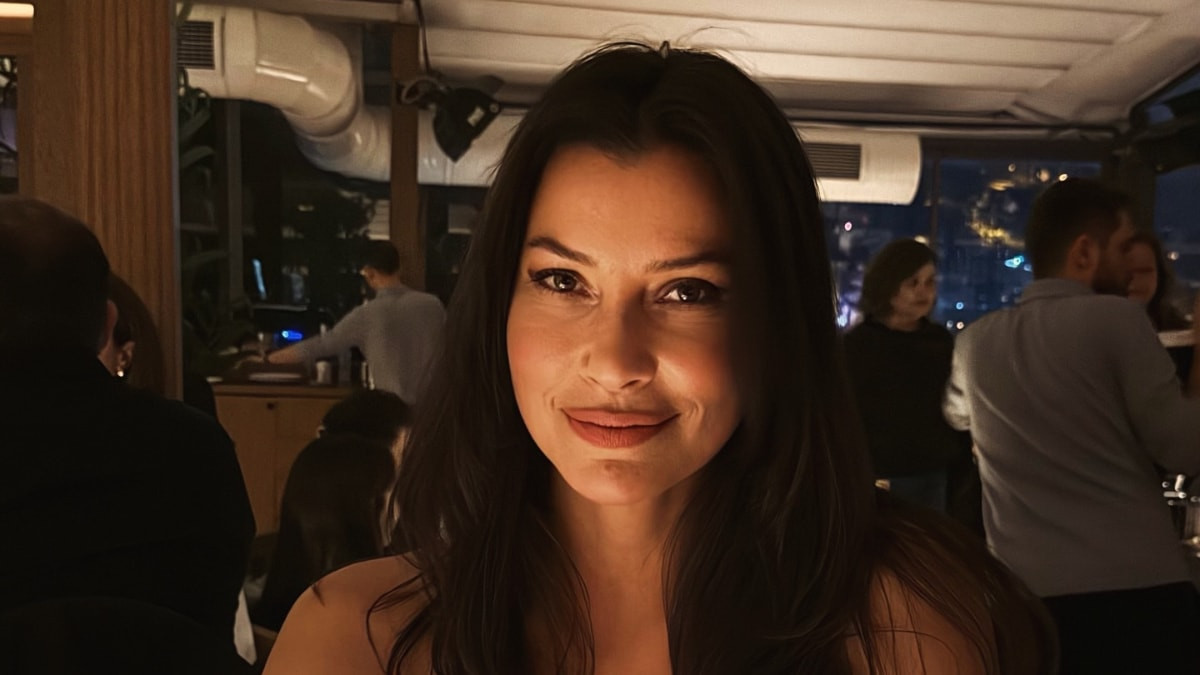Yeni yaşını kutlayan ünlü oyuncu Müjde Uzman, 40 yaşından sonra