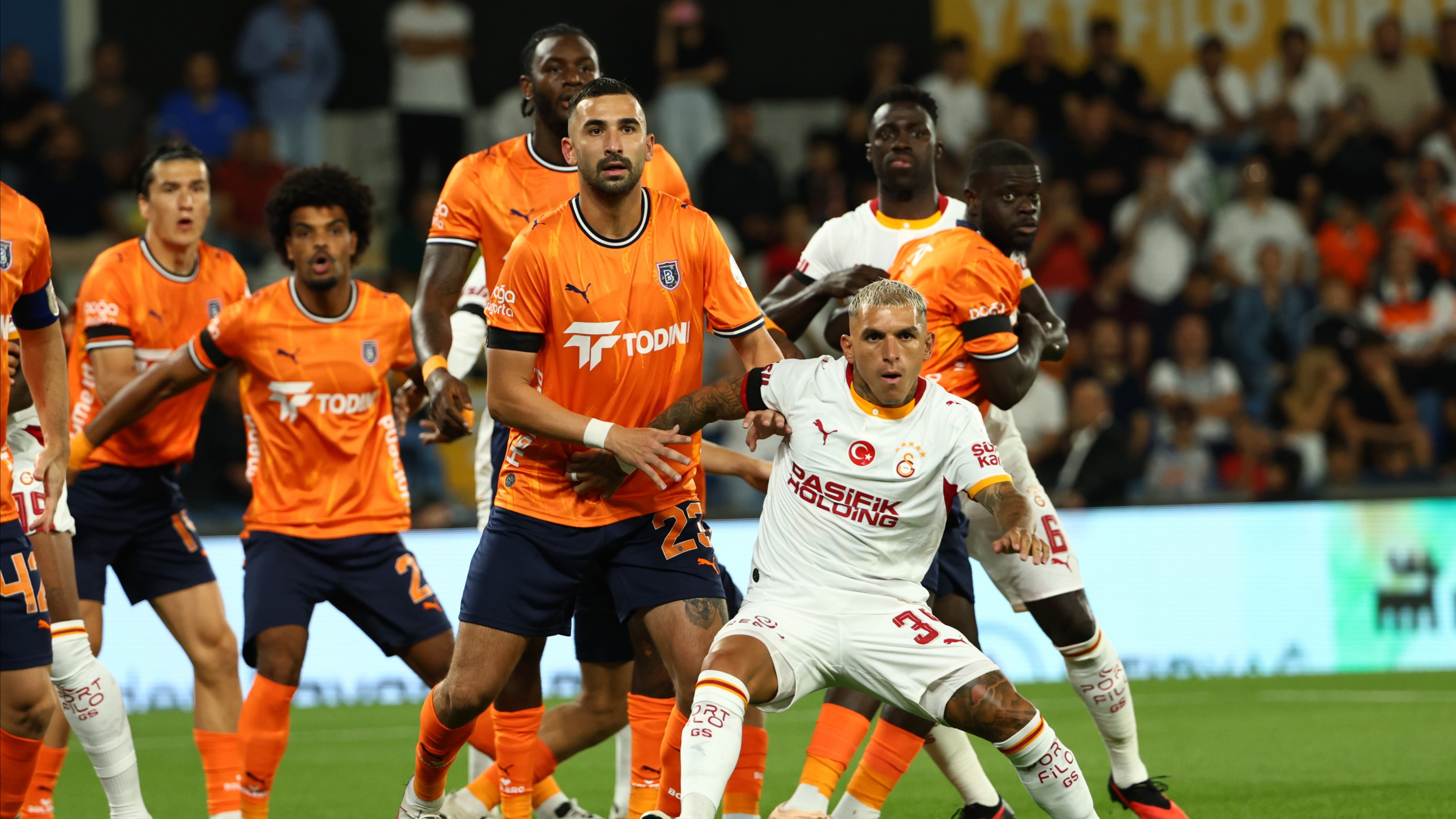 Süper Lig'in 4. haftasında 5 golün atıldığı, 1 kırmızı kartın