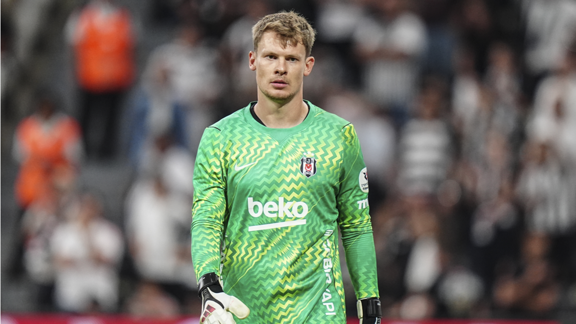 Beşiktaş'ın Alman yıldızı Alexander Nübel, İETT otobüsüyle İstanbul turu yaptı.