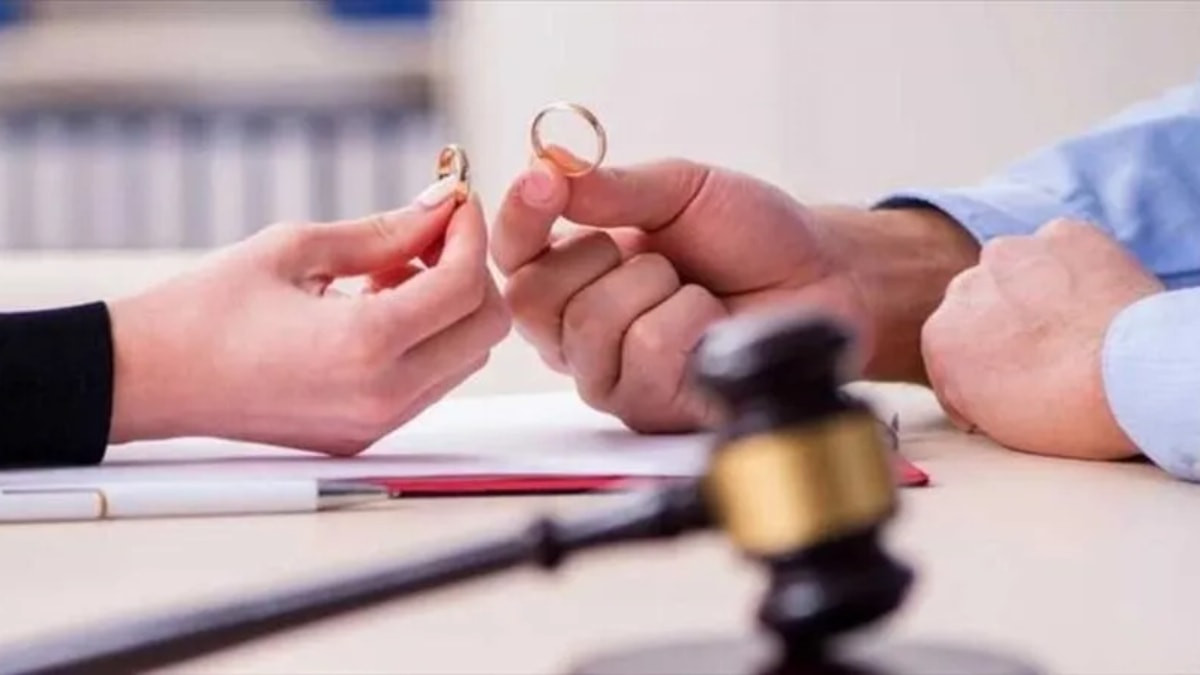 AYM, boşanma nedeniyle yoksulluğa düşecek taraf lehine diğer tarafın mali