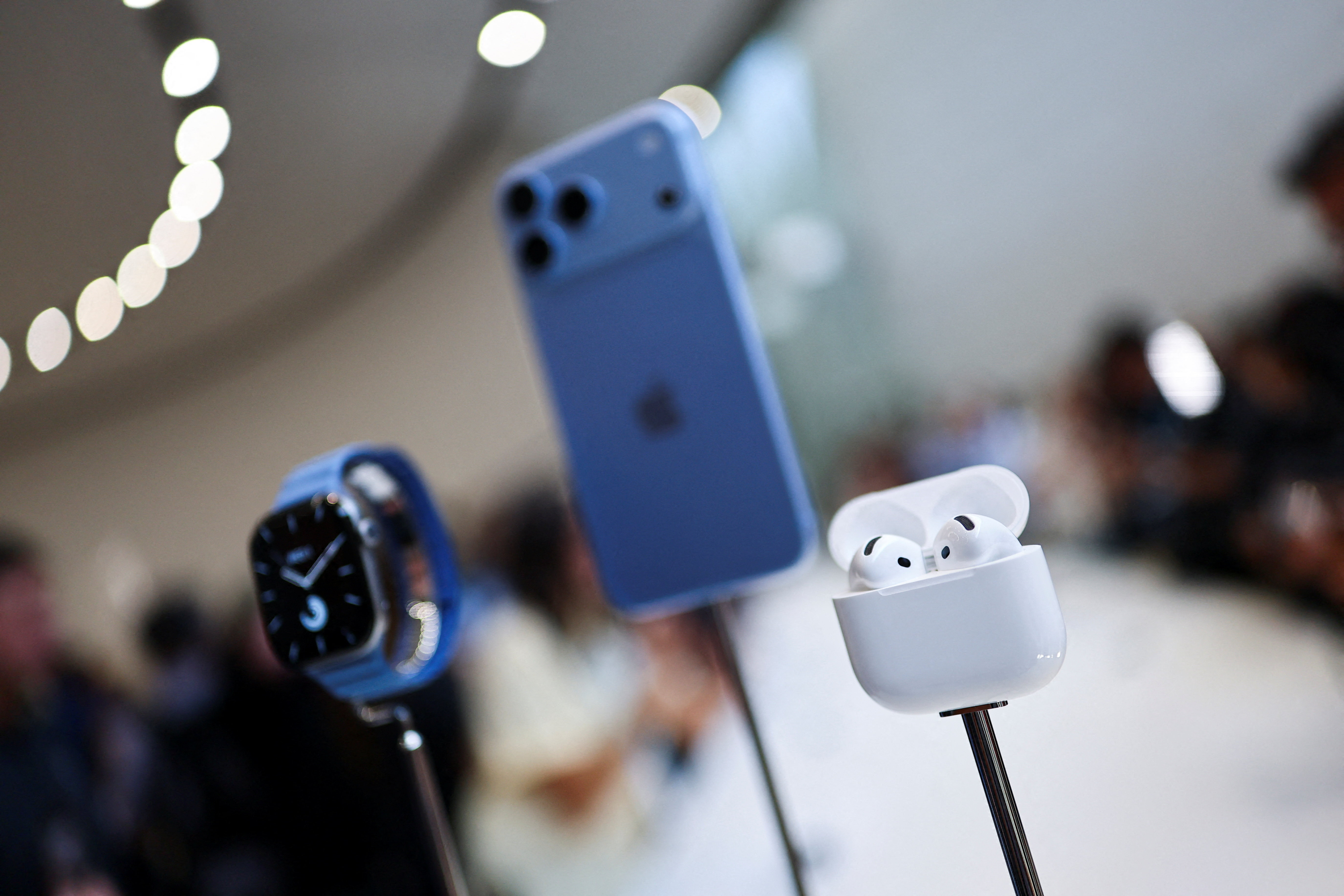 Apple’ın yeni AirPods 5’i Türkiye’de 9.999 TL’den satışa çıkacak. Kablosuz