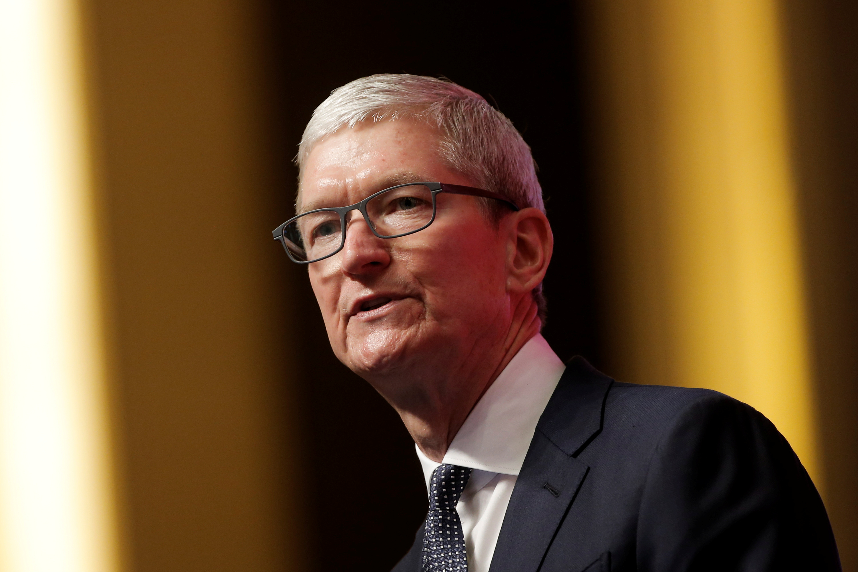 Apple'da 15 yıllık Tim Cook döneminin ardından CEO koltuğuna şirketin