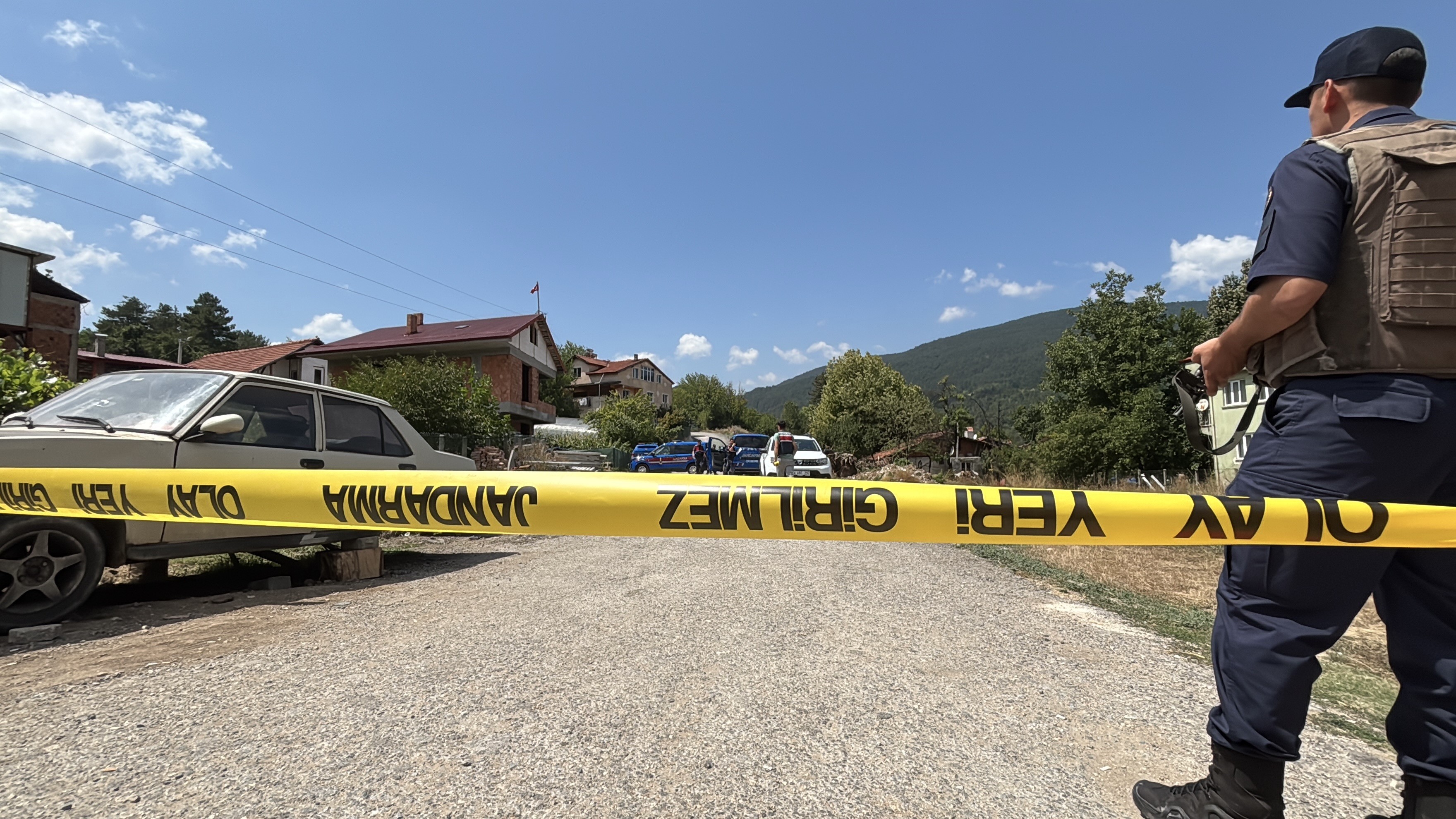 Bolu’nun Mengen ilçesinde iki akrabasını öldürdüğü iddiasıyla aranan şüpheli, 38