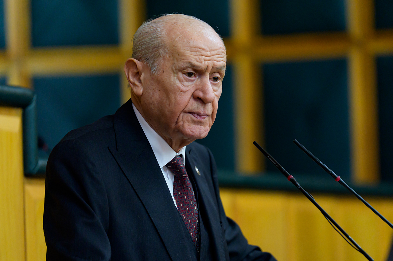 MHP lideri Devlet Bahçeli, Amedspor taraftarlığına ilişkin araştırmaya tepki göstererek,