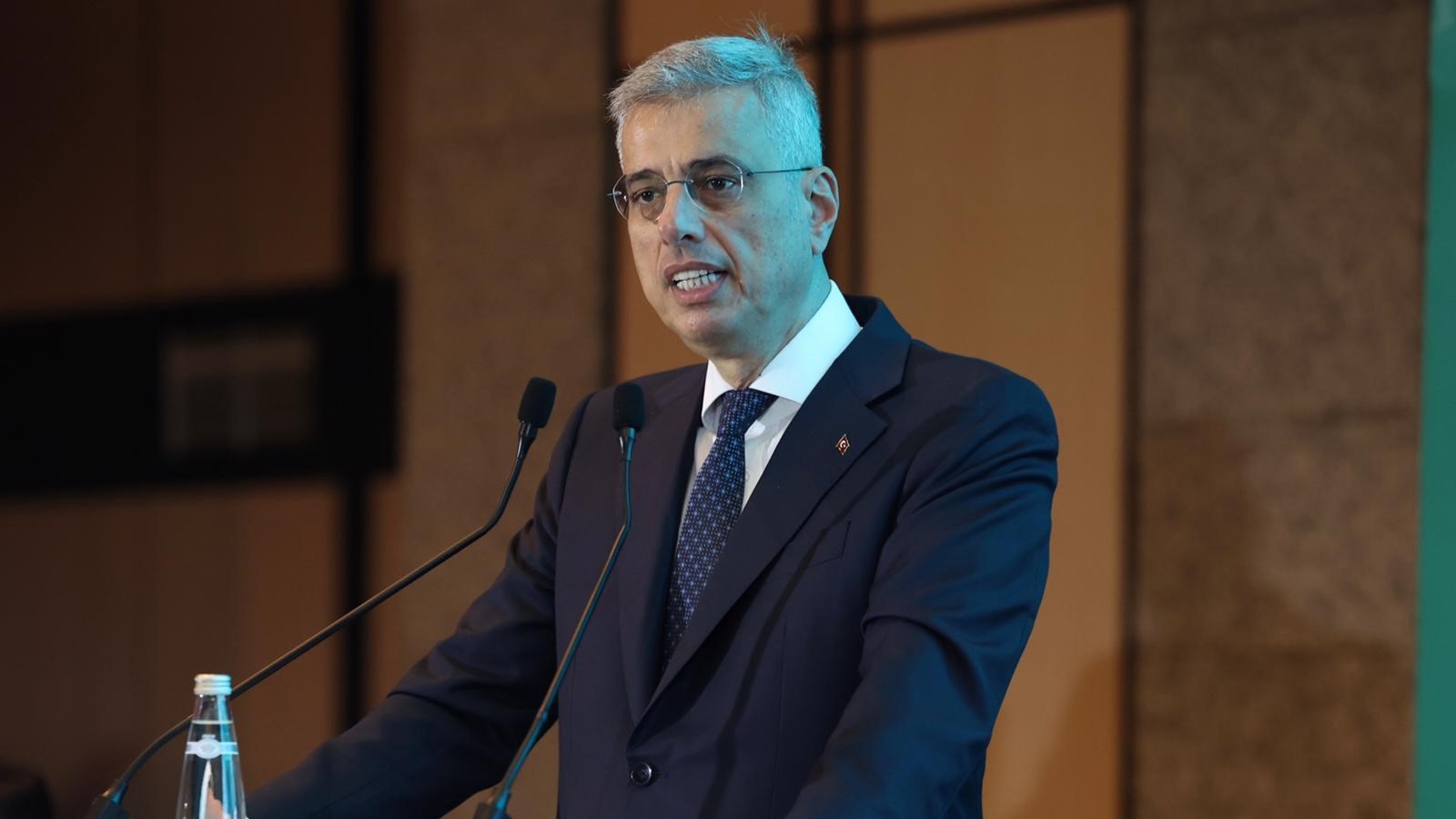 Sağlık Bakanı Kemal Memişoğlu, tütünle mücadele kapsamında sigarayı bırakmak isteyen