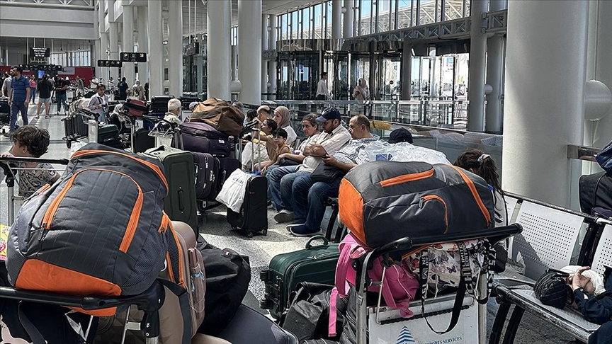 Lübnan'ın başkenti Beyrut'ta, bir yolcunun el bagajında patlayıcı bulunduğunu söyleyip